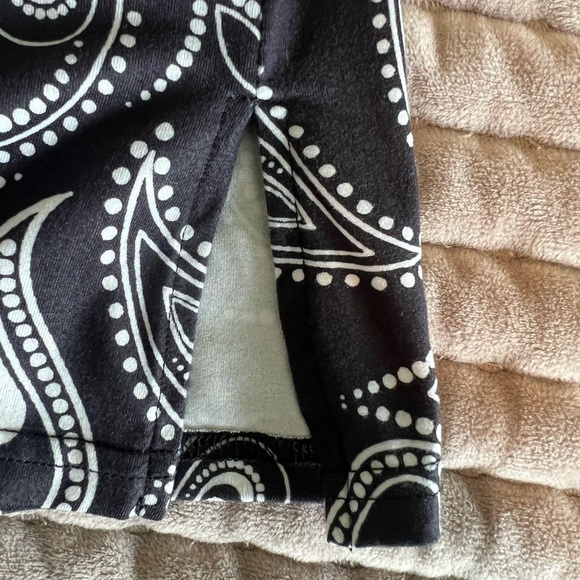 Chicho women’s Black and White Paisley Skort Size 2XL - Picture 4 of 5